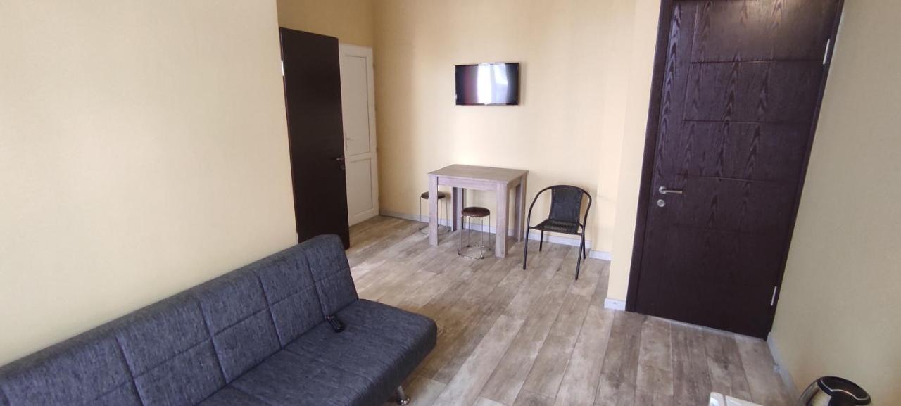 Femily Hotel In Batumi Mareti Str 2 Kültér fotó