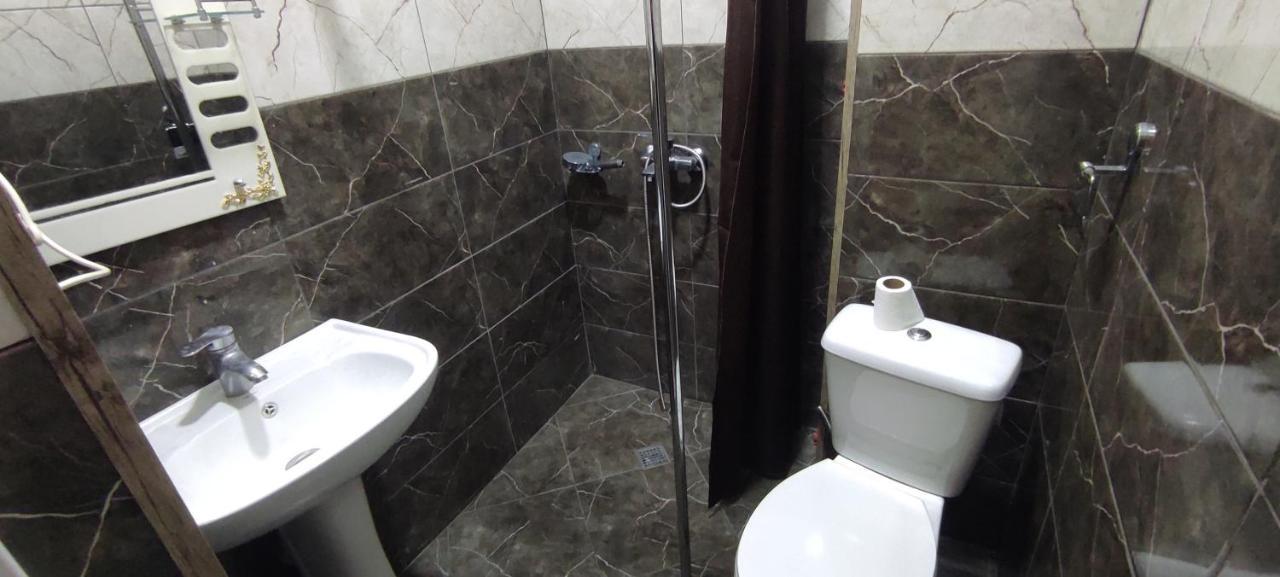 Femily Hotel In Batumi Mareti Str 2 Kültér fotó