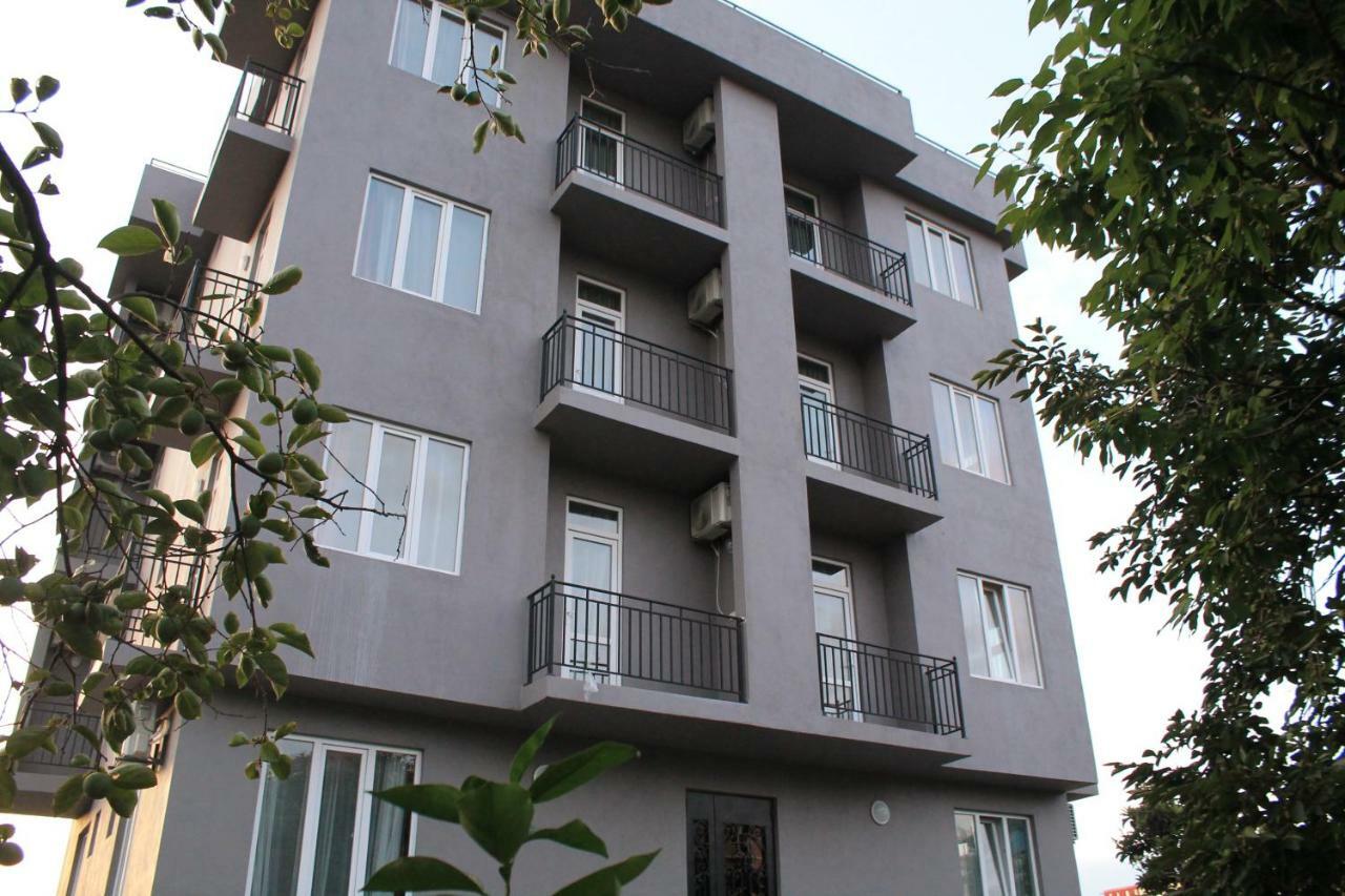 Femily Hotel In Batumi Mareti Str 2 Kültér fotó