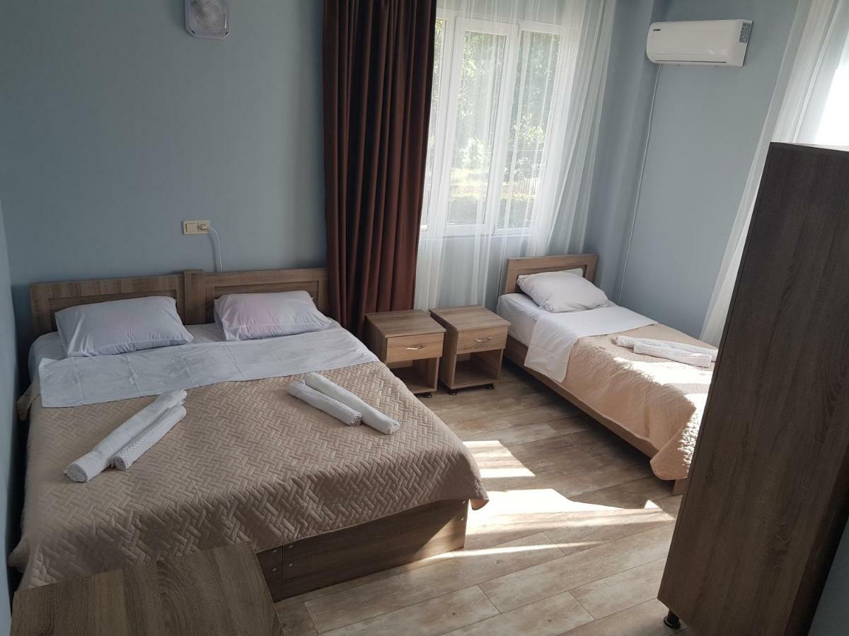 Femily Hotel In Batumi Mareti Str 2 Kültér fotó