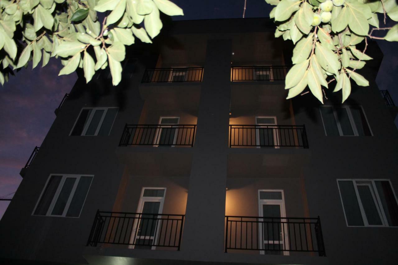 Femily Hotel In Batumi Mareti Str 2 Kültér fotó